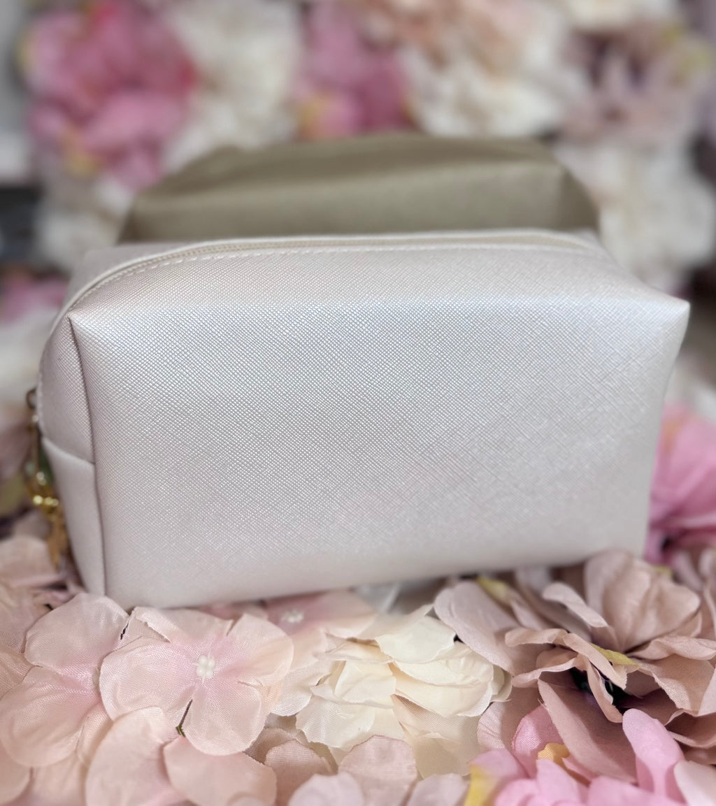 Grace Pouch
 ✨